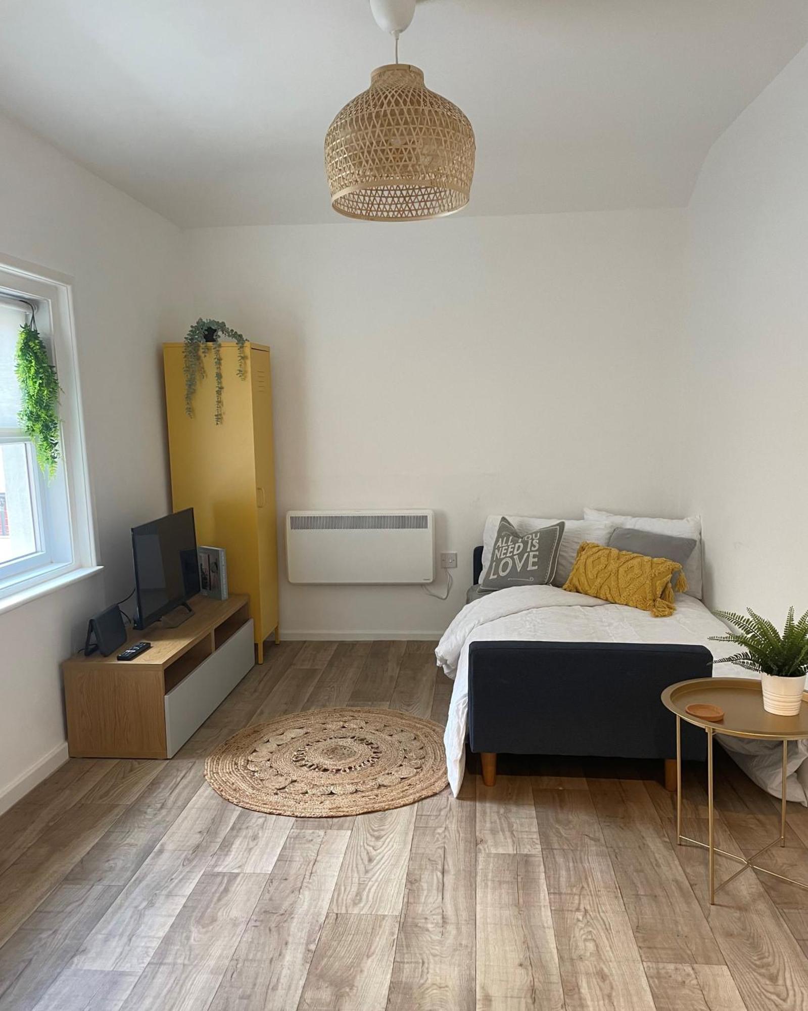 Central, Modern Apartment *