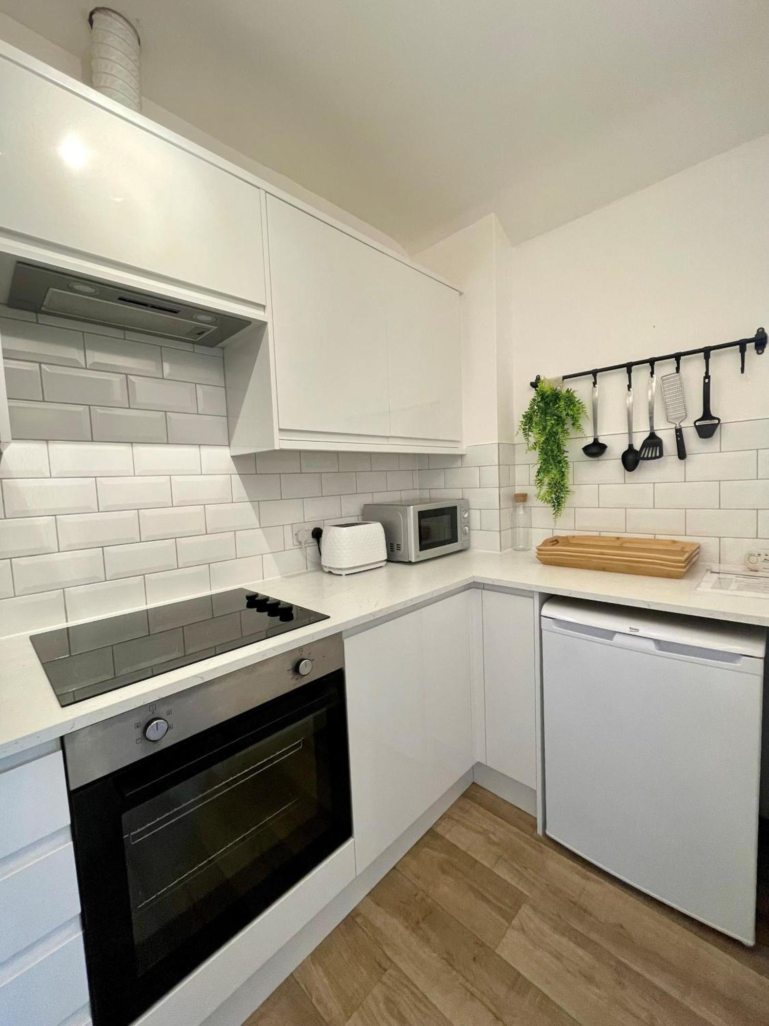 Central, Modern Apartamento *